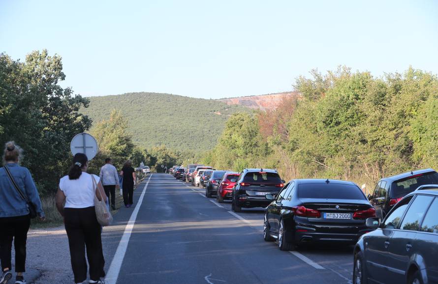 Dicmo: Kolone auta nakon završetka koncerta u Sinju