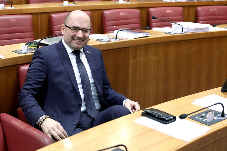 Zagreb: Sabor danas glasuje o mirovinskoj reformi i zakonu o udomljavanju