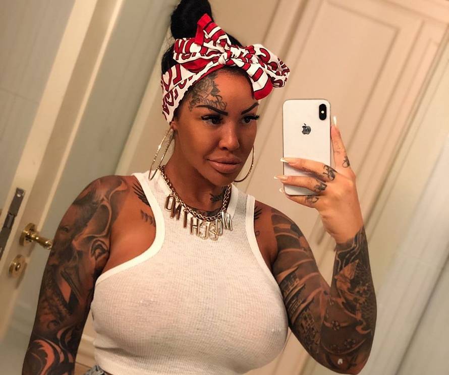 Starleta otkrila cjenik: Skida se pa zaradi 300.000 kn mjesečno