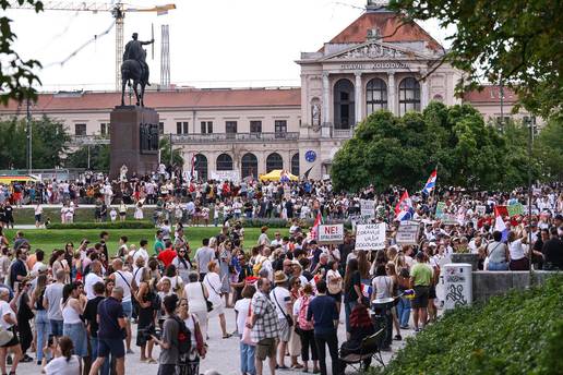 U&Zcaron;IVO Prosvjednici krenuli prema Trgu. Pogledajte kolonu
