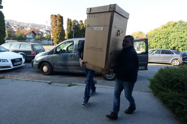 Sarajevo: Dolazak na suđenje za aferu "Respiratori”, na suđenje donesen i jedan respirator