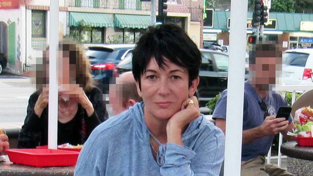**PREMIUM EXCLUSIVE** Ghislaine Maxwell, Jeffrey Epsteins former right hand woman, tucks into burger and fries at a fast-food joint in Los Angeles.
