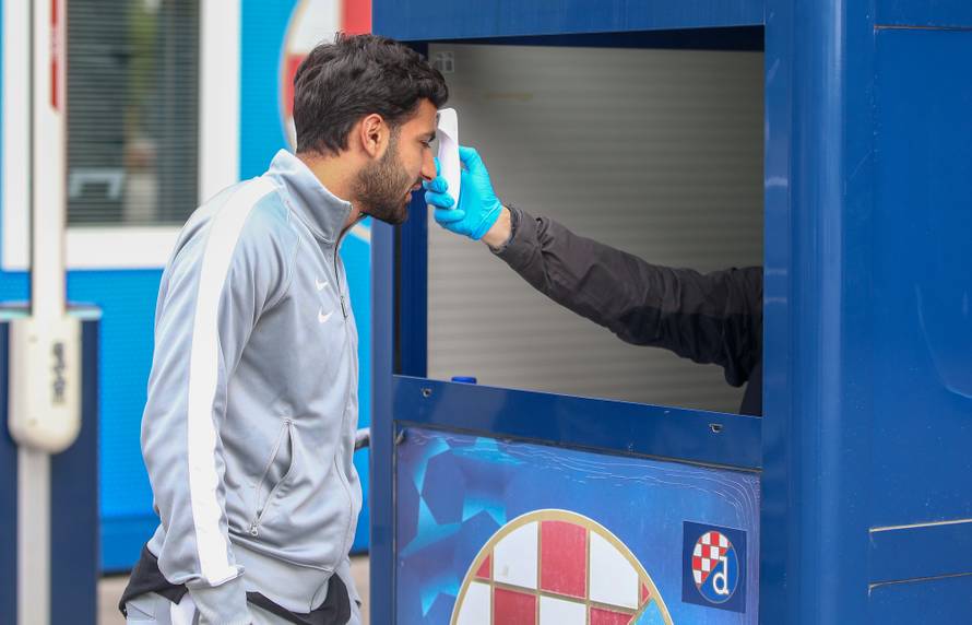 Svi bili u autima osim jednoga: Dinamovce testirali na koronu