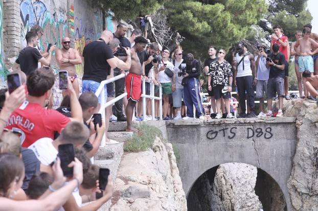 Split: Najpopularniji svjetski streamer IShowSpeed skakao je u more na splitskoj plaži Ježinac