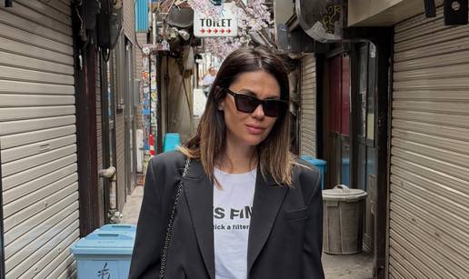 Viktorija Ra&dstrok;a objavila je fotku na kojoj pozira sa sinovima