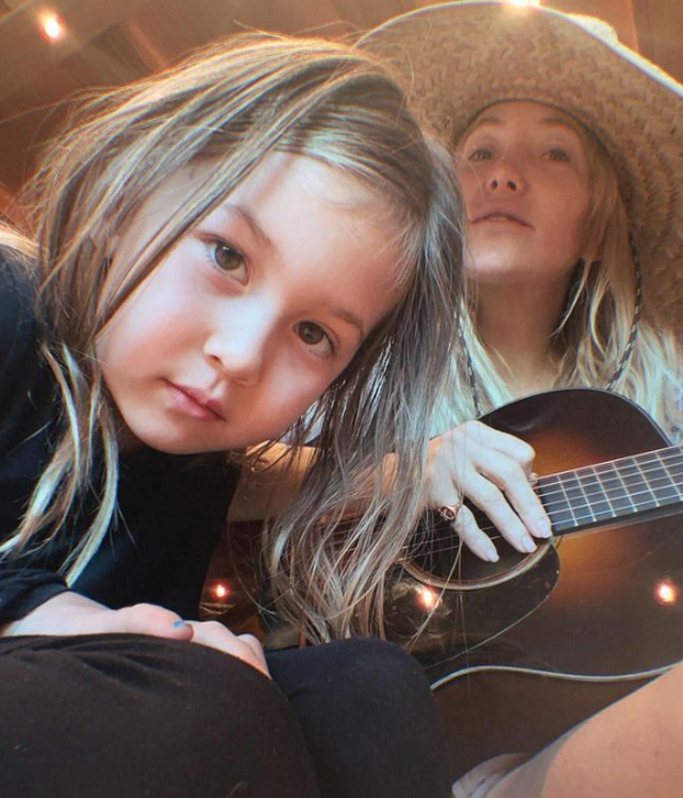 FOTO Kakva majka, takva i kći! Za njima uzdišu muškarci, neke su zajedno pozirale i golišave...