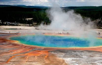 Djevojka (20) skočila u termalni izvor u parku Yellowstone kako bi spasila psa, kritično je