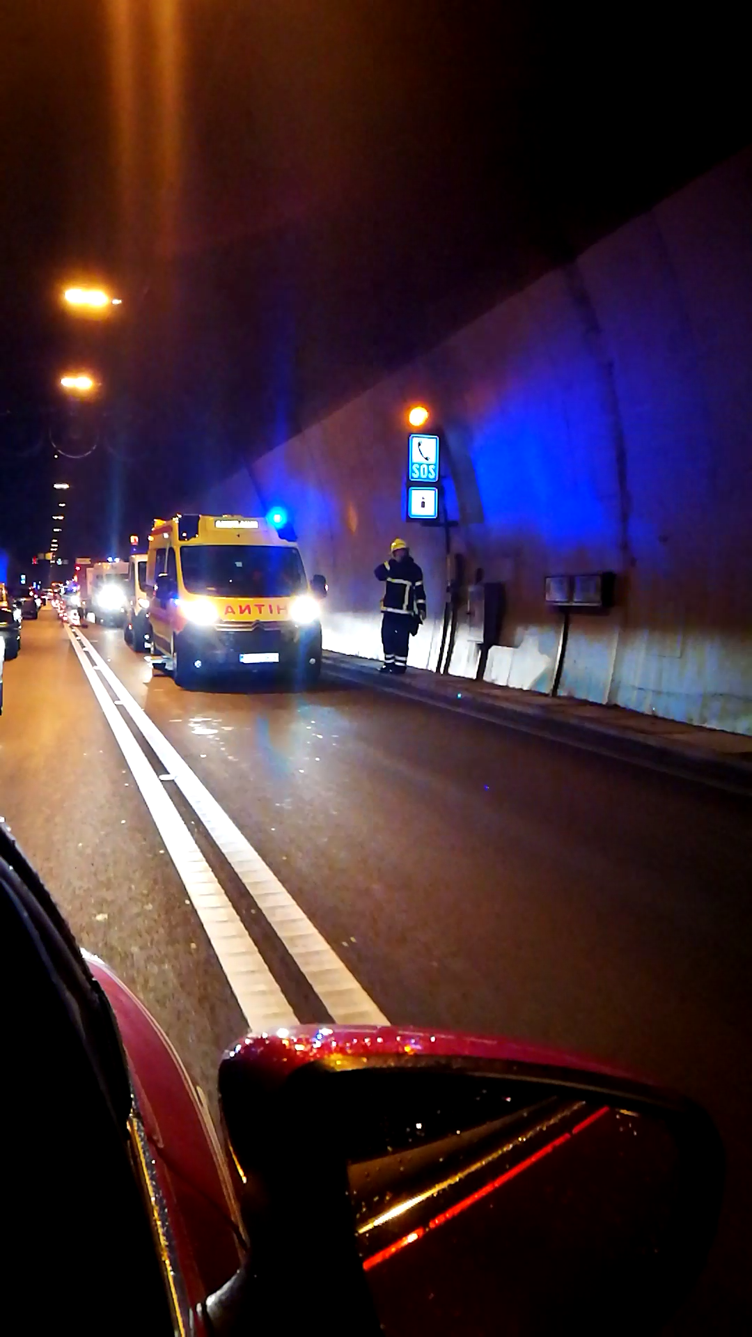 Šok u tunelu Učka: Otpao dio ventilacije, sudarila se dva auta