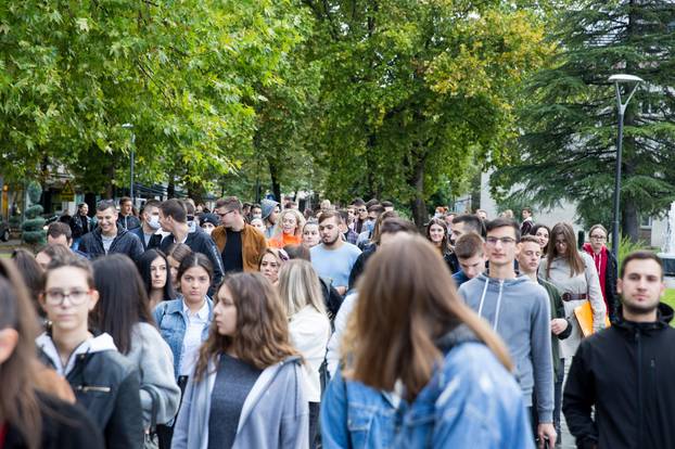 Studenti prosvjedovali u Mostaru zbog previsokih školarina i loše online nastave