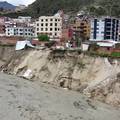 VIDEO Obilne kiše u Boliviji uzrokovale klizišta duž obala nabujale rijeke u La Pazu