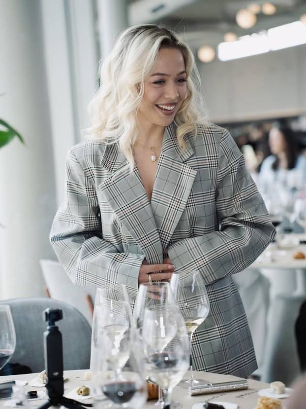 FOTO Ova srpska influencerica više je od 'lijepog lica', a radila je i kao 'sezonac' u Hrvatskoj