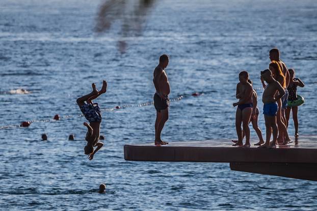 Split: Skokovi na Žnjanskoj plaži