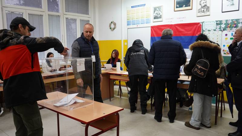 Brojni incidenti na izborima u Srbiji: Tučnjave, probušene gume, policija na biralištima