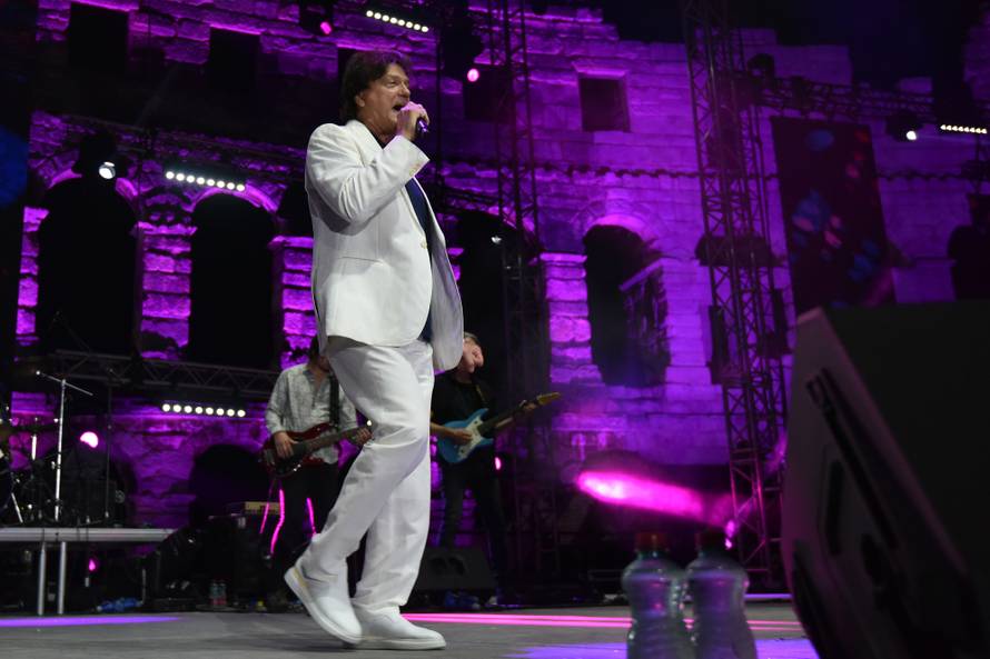 Koncert Zdravka ÄoliÄa u puskoj Areni