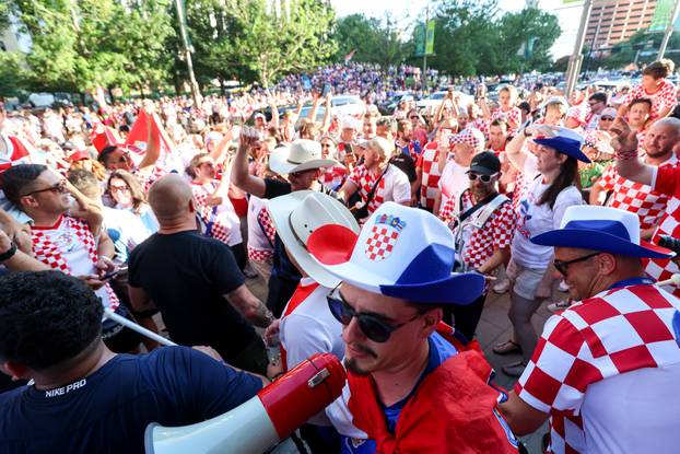 SP 2026 Dallas: Velika povorka hrvatskih navijača u Dallasu uoči utakmice Engleske i Hrvatske na Svjetskom prvenstvu