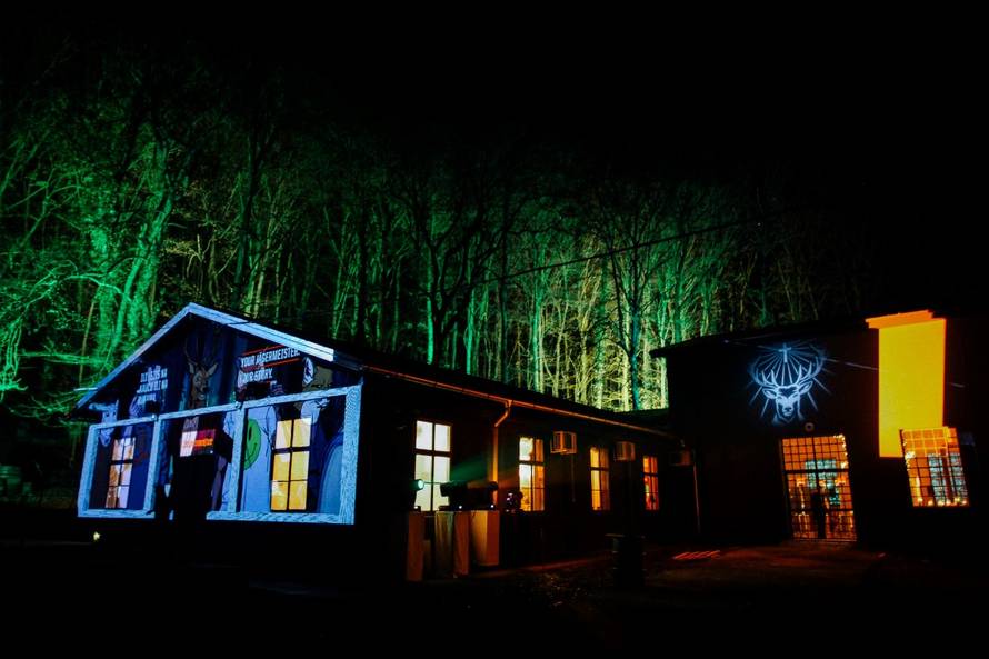 Brojni poznati nazdravljali su na adventskom eventu sezone