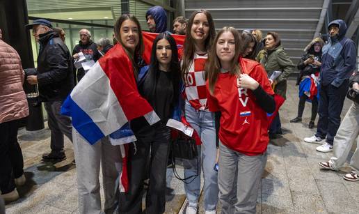 Gu&zcaron;ve ispred Gradskog vrta uo&ccaron;i Thompsonova koncerta