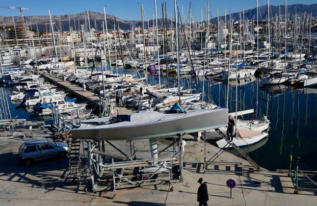 Split: Sunčan dan u marini