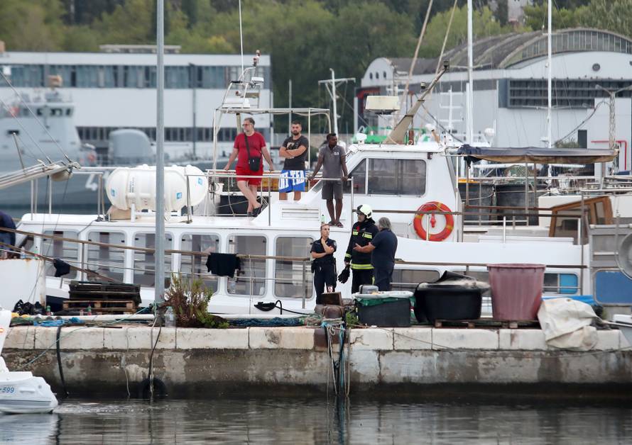 Šibenik: Izbio požar na turističkom jedrenjaku, očevid u tijeku