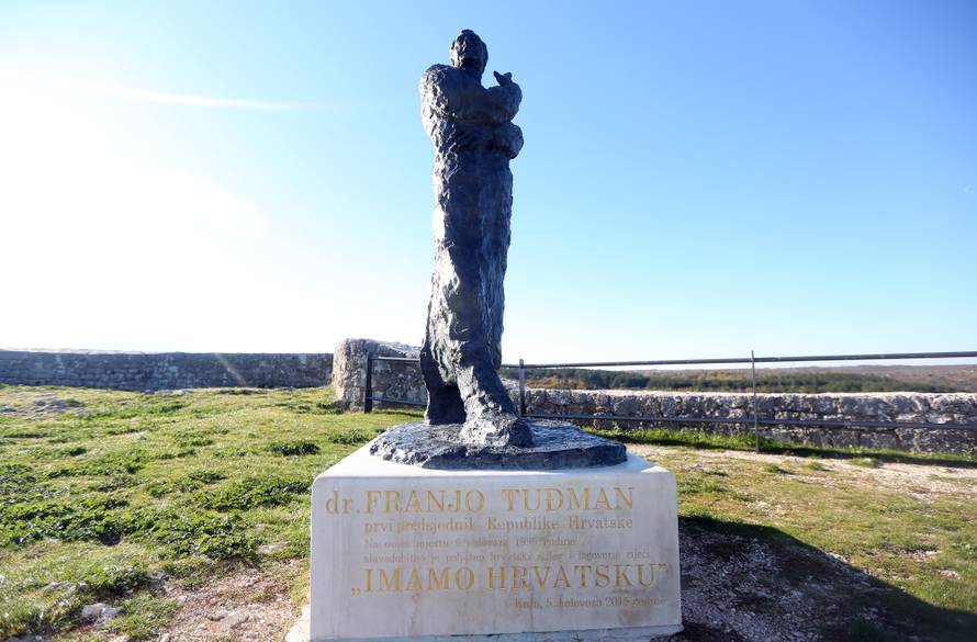 Knin: Spomenik prvom hrvatskom predsjedniku Franji TuÄmanu