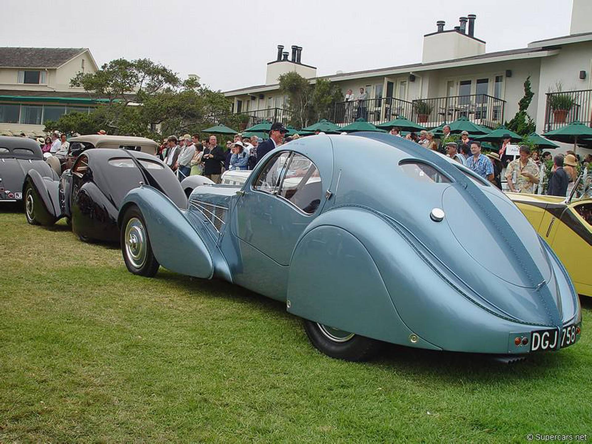 Какая редкая машина. Bugatti Type 57sc Atlantic. Бугатти Атлантик 1936. Bugatti Type Atlantic 1936. 1936 Bugatti Type 57c Atlantic.