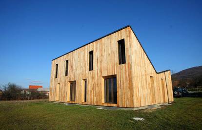 Kućica od slame: Napravili su modernu kuću za 210.000 kn