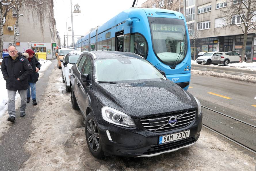 Zagreb: Zastoj na Maksimirskoj zbog nepropisno parkiranog automobila