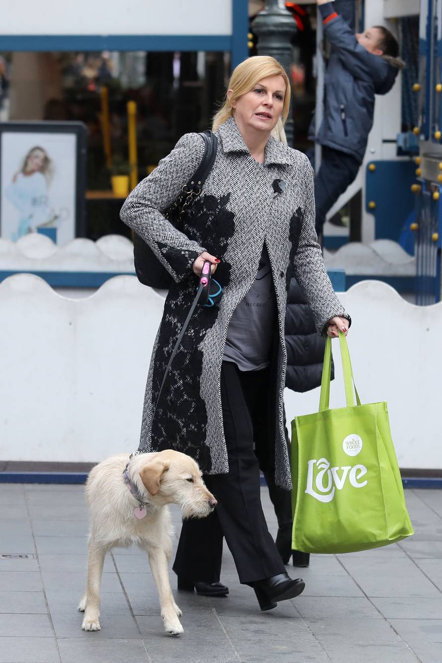 Zagreb: Bivša predsjednica Kolinda Grabar Kitarović prošetala je gradom u društvu svog ljubimca