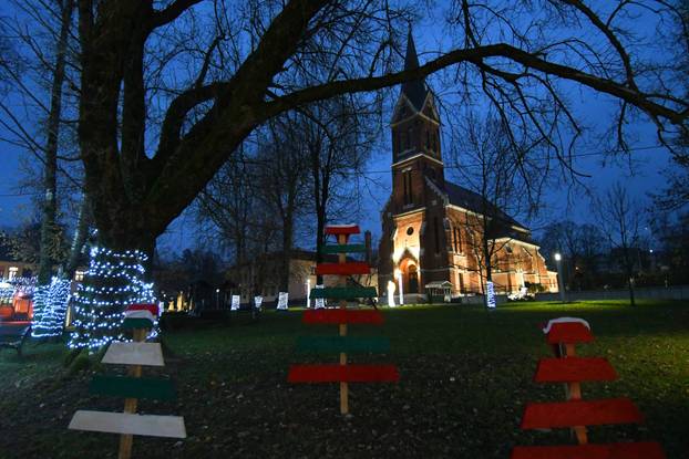 Božićni ugođaj na adventu u Slatini
