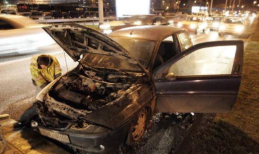 Zagreb: Auto joj se zapalio nasred Držićeve avenije