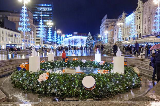 Zagreb: Čak niti kiša nije uspjela otjerati posjetitelje Adventa