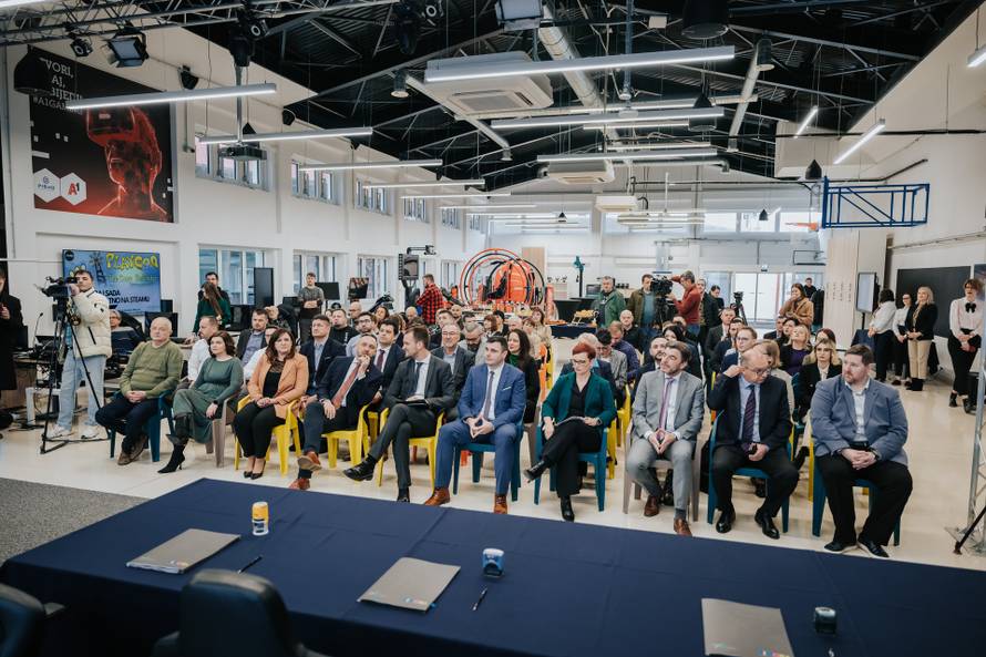 FOTO Potpisan ugovor o gradnji Centra gaming industrije u Novskoj, ovako će izgledati