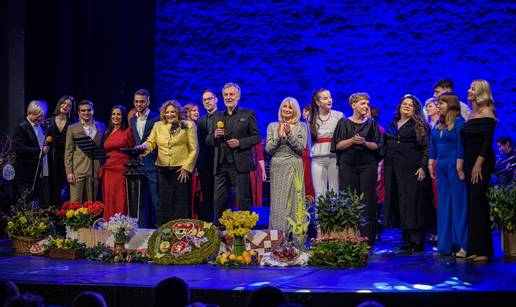 Koncert Radija Kaj odu&scaron;evio je publiku u prepunom kazali&scaron;tu Marina Dr&zcaron;i&cacute;a u Dubrovniku