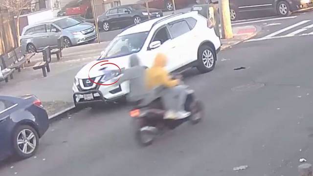 VIDEO Divlji zapad: Pucali su sa skutera prema dječjem igralištu