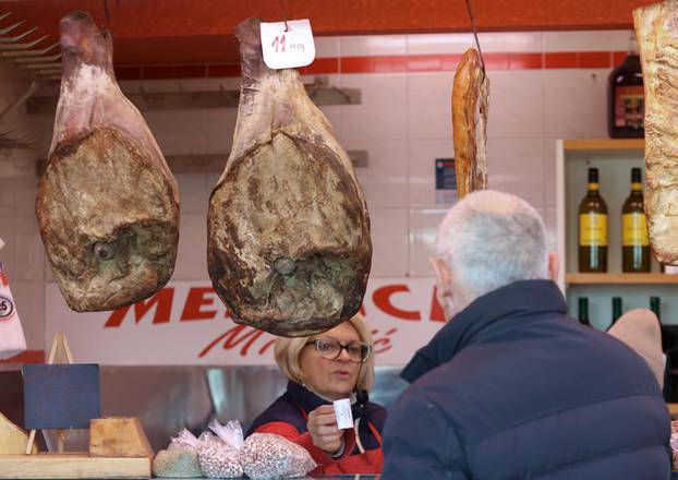 Šibenik: Ponuda suhomesnatih proizvoda