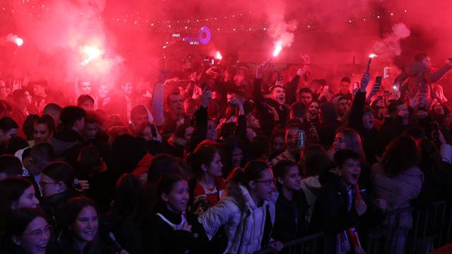 Split: Navijači slave na Prokurativama nakon osvojene bronce na Svjetskom prvenstvu u Kataru