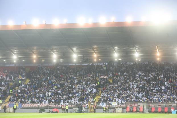 Zenica: Navijači očekuju početak utakmice između Bosne i Hercegovine i Italije