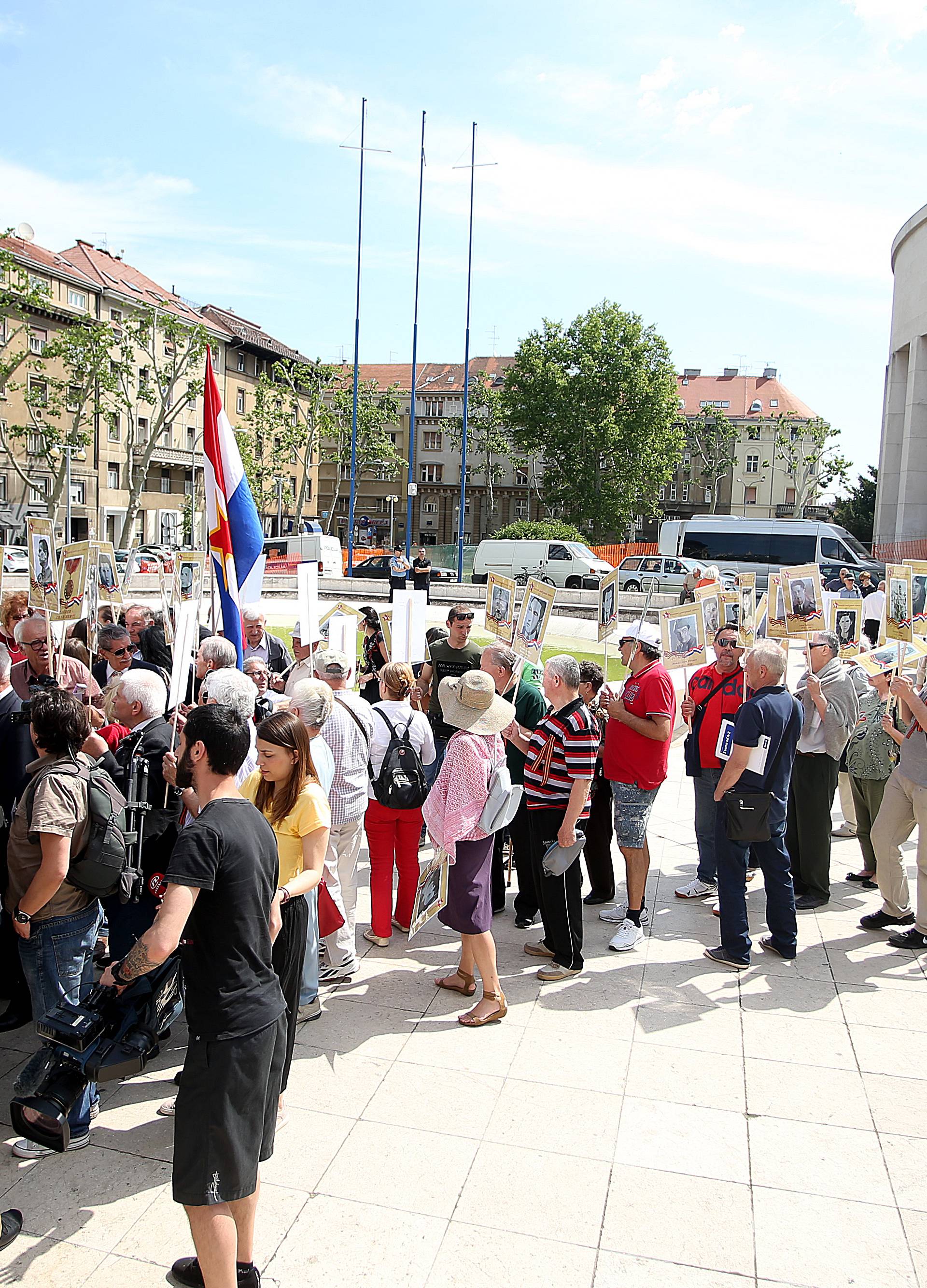 'Besmrtni partizanski odred': Skup prati interventna i Hitna