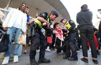 FOTO Tisuće prosvjedovale uoči finala Eurosonga u Malmöu, neki se sukobili i s policijom