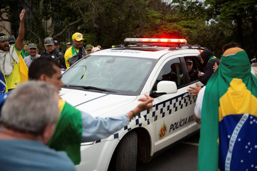 Bolsonaro backers ransack Brazil presidential palace, Congress and Supreme Court in Brasilia