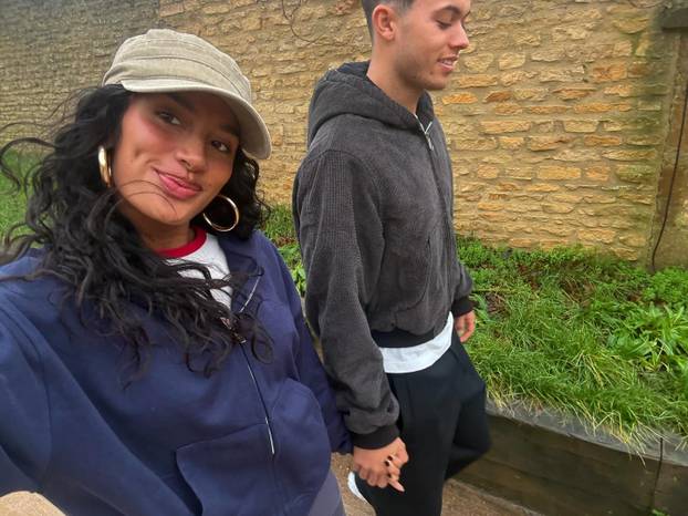 Šuškalo se da joj dečko spava sa zvijezdom platforme za odrasle. Objavom ušutkala sve tračeve