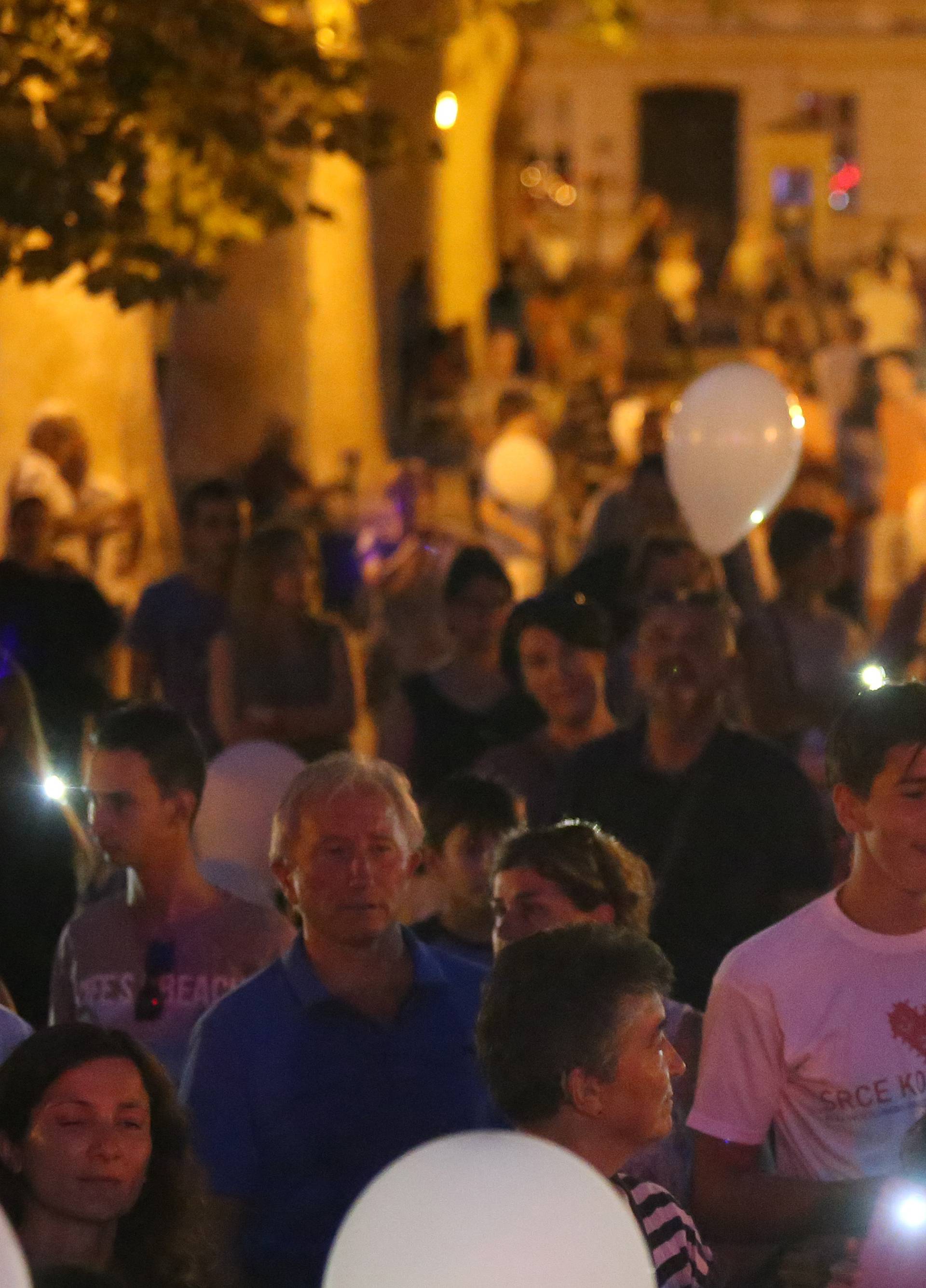 Zbog pritiska i Vodice odustale od puštanja letećih lampiona