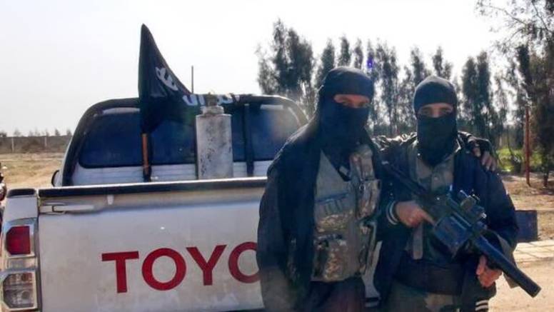 Pokrenuli istragu: Zašto ISIL-ovci najviše vole voziti Toyotu