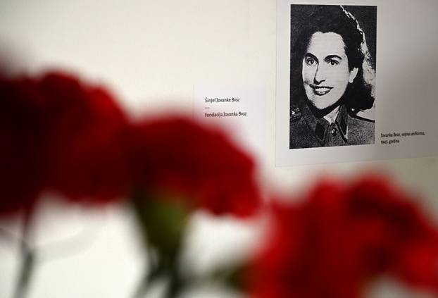 Zagreb: U Srpskom  kulturnom centru, fondacija Jovanka Broz održava izložbu haljina i torbi