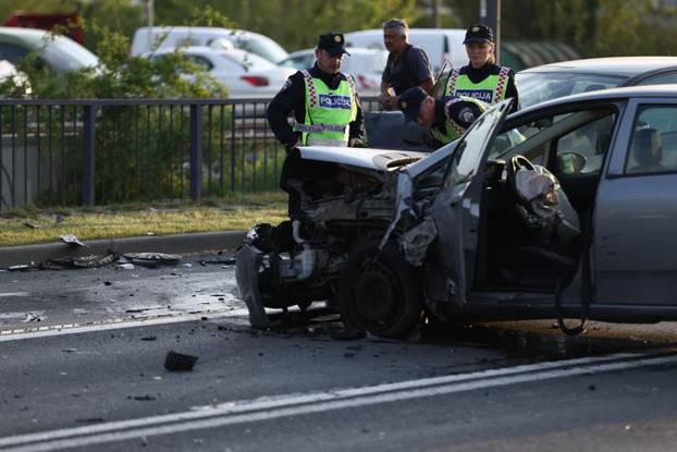 Zagreb:  Dvoje je ozlije&dstrok;enih u sudaru &ccaron;etiri automobila