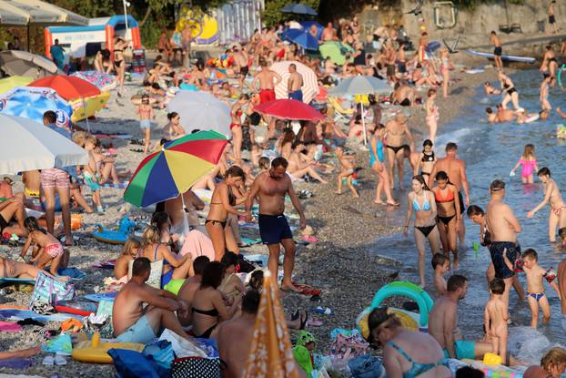 Rijeka: Gužva na plaži Kantrida