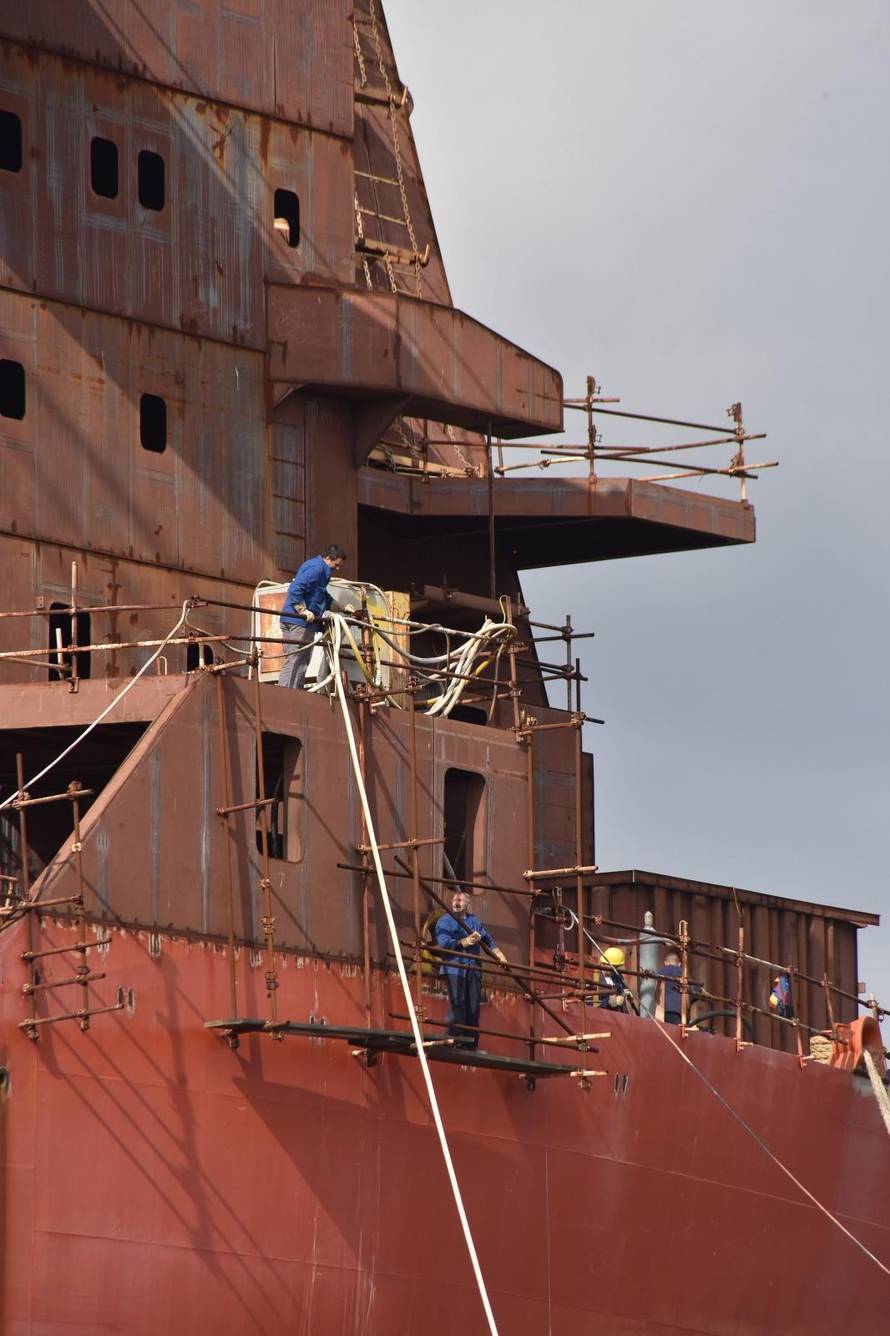 Pula: Priprema broda Santiago I za tegljenje u brodogradiliÅ¡te 3 Maj