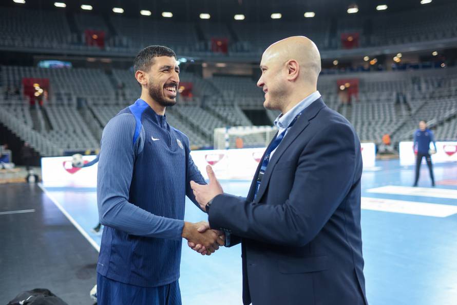 Zagreb: Mateo Maraš iz Paris Saint-Germainea pozdravio se s rukometašima RK Zagreb 