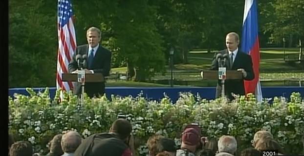 Putinov život u fotografijama: S vremenom je izgubio osmijeh,  ali ne i mišiće koje rado izlaže...