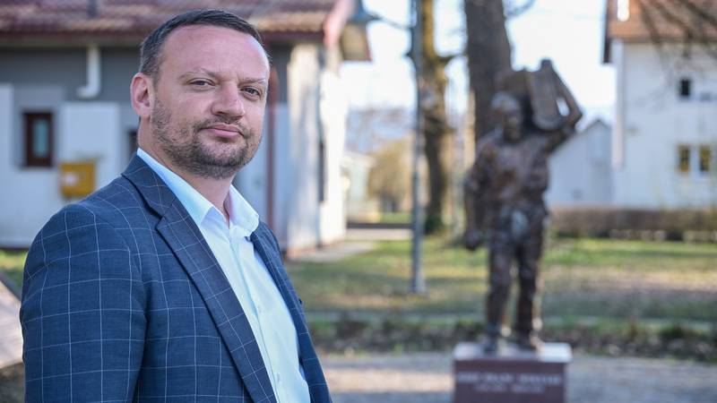 Nakon istrage USKOK-a građani stali uz Šimunića, palili svijeće: 'Istina će kad-tad isplivati'
